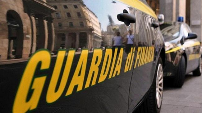 Maxi operazione della GdF di Palermo contro il contrabbando di sigarette: 16 arresti