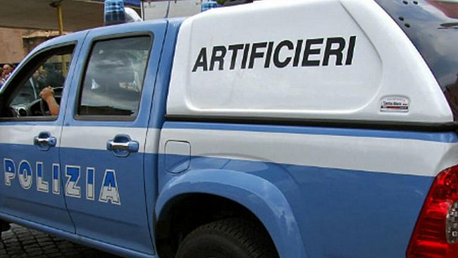 Palermo, ordigni bellici nel vano segreto di un mobile antico: evacuato un palazzo 