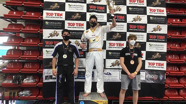 Giovanni Basiricó campione di Kickboxing 