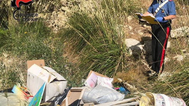 Erice. Rifiuti nel bosco. I carabinieri denunciano due persone 