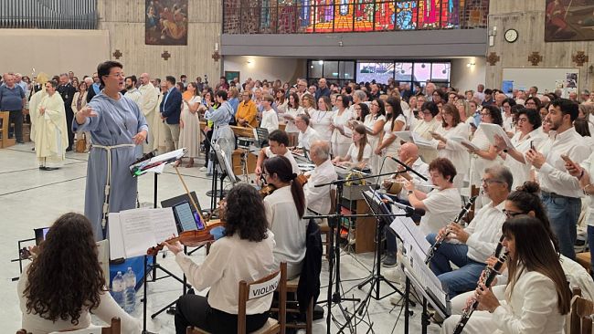 L’emozione dell’ultimo concerto di sor Francesca Angilletta alla guida del coro della Madonna della Libera