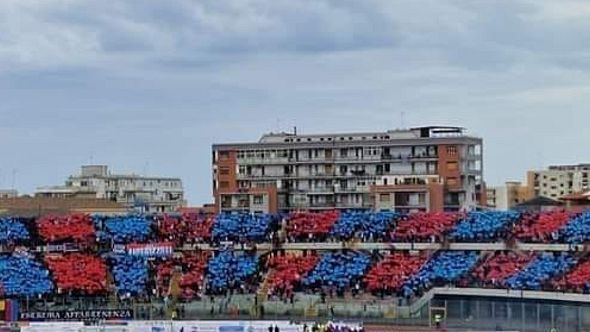 Rissa in curva Sud durante Catania-Trapani: notificati tre Daspo