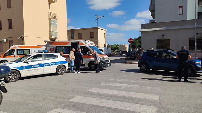 Mazara, incidente all'incrocio fra vie Favara Scurto e Ponte Nuovo. Ferita un'anziana a piedi