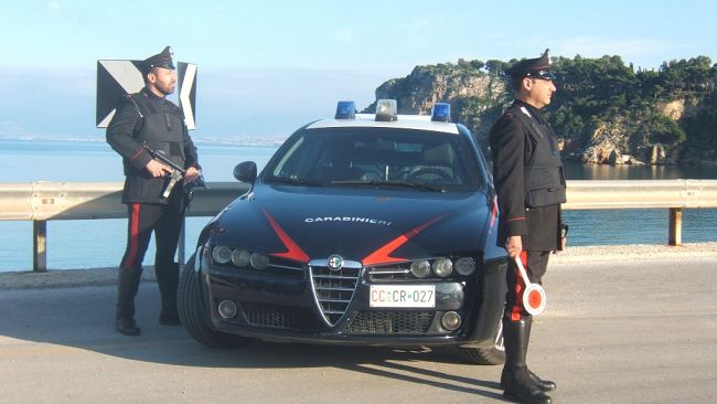 Tampona i Carabinieri e scappa: denunciato