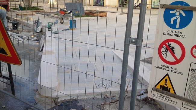 Piazza Regina completata a giorni ma preannunciati disagi, e non solo alla viabilità…Progetto alquanto discutibile