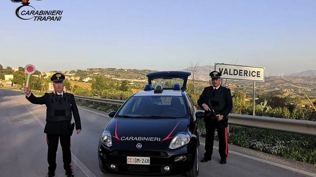 Valderice, prova a rubare auto parcheggiata davanti la caserma. Arrestato 