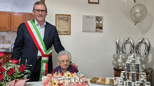 Nuova centenaria a Castellammare: Anna Tarantola compie 100 anni