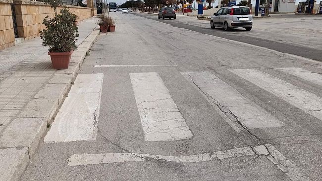 Mazara, Lungomare Hopps, una strana depressione del manto stradale 