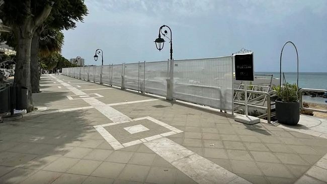 Mazara, pannelli in un lungo tratto del lungomare. Cittadini ne chiedono il motivo 