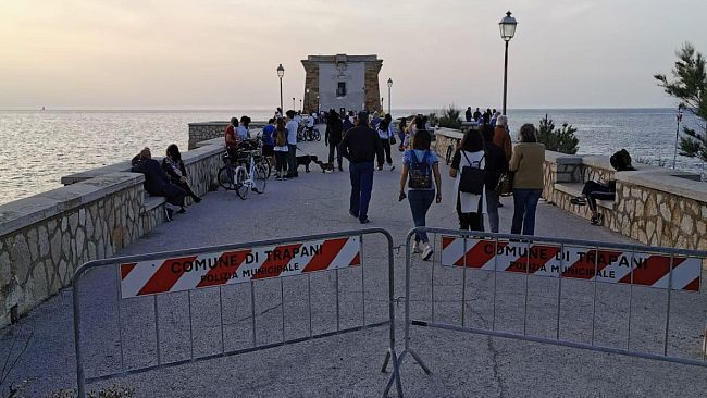 Trapani, assembramenti in zona Ligny. Intervengono le forze dell’ordine
