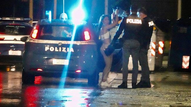 Trapani, finti poliziotti sequestrano e rapinano due prostitute: arrestati