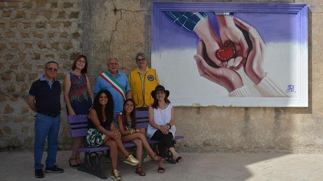 Settimana della gentilezza: Inaugurata a Vita la prima panchina viola 