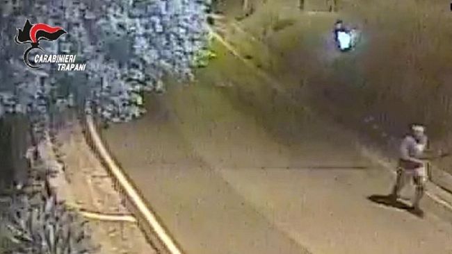 Buseto Palizzolo: denunciato dai Carabinieri il superman piromane di Buseto