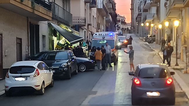 Incidente tra 2 auto in pieno centro 