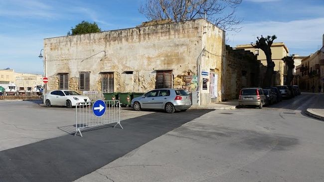Ripristinato senso di marcia in Via Molo Comandante Caito