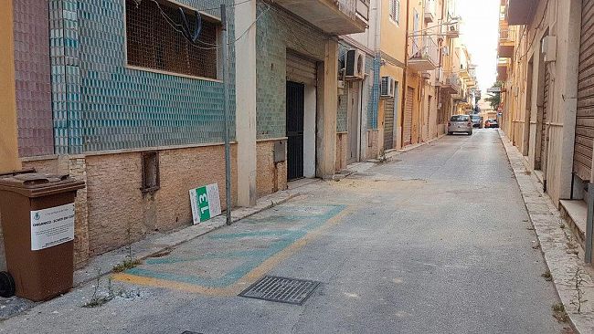 VIDEO – Mazara, interventi (discutibili) in via Leto dopo nostra segnalazione