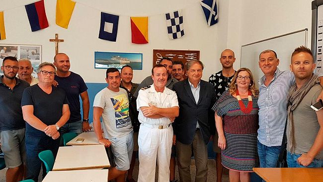 video-mazara-all-istituto-r-d-altavilla-il-corso-per-marinaio-autorizzato-alla-pesca-interviste-al-pres-federpesca-e-al-dir-scolastico