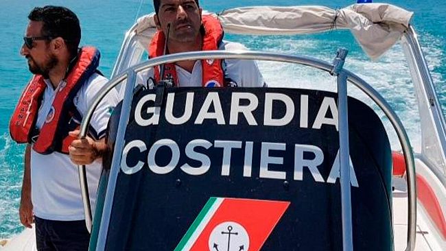 gli-uomini-della-guardia-costiera-di-mazara-del-vallo-prestano-assistenza-nelle-acque-marine-a-circa-1-miglia-da-marinella-di-selinunte-ad-un-natante-in-avaria