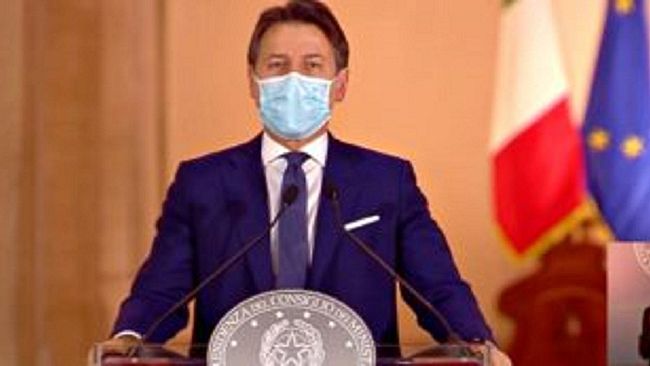 Giuseppe Conte: «Rispettare le regole per lockdown. Nuove norme per bar e ristoranti»