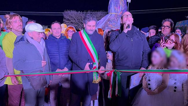Petrosino saluta il Carnevale tra colori, musica e grande partecipazione