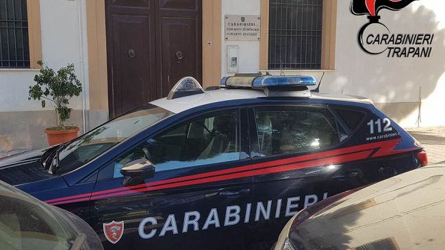 Rubano e-bike da un concessionario ad Alcamo: denunciati tre minorenni