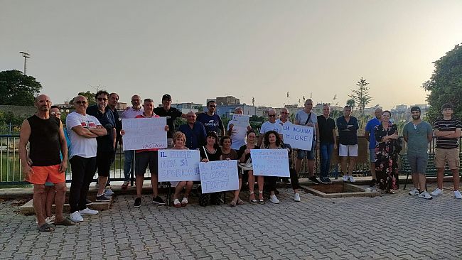 “Il Mazaro non si sporca”, flash mob del Comitato Makara-S. Maria di Gesù
