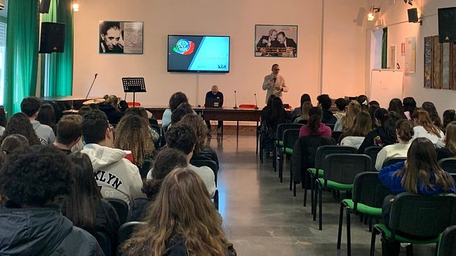 Incontro formativo con la DIA all'I.I.S. 