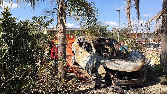 Gibellina,incendio auto del sindaco. La condanna degli assessori: «gesto vile e vigliacco»