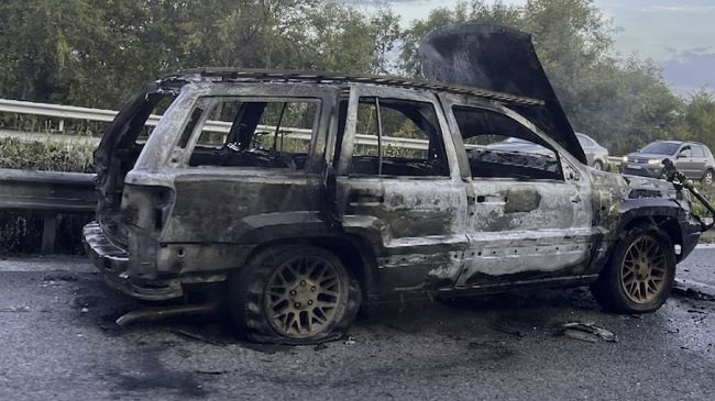 Paura sulla A29: Jeep in fiamme tra Santa Ninfa e Castelvetrano, traffico in tilt