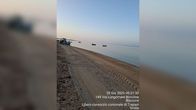 Petrosino, proseguono i lavori di pulizia spiagge nel litorale