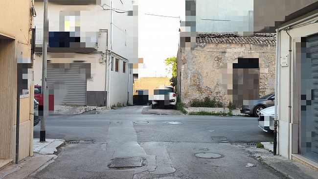 Alcamo, cartelli stradali e dove (non) trovarli. Segnalazione in via Enea