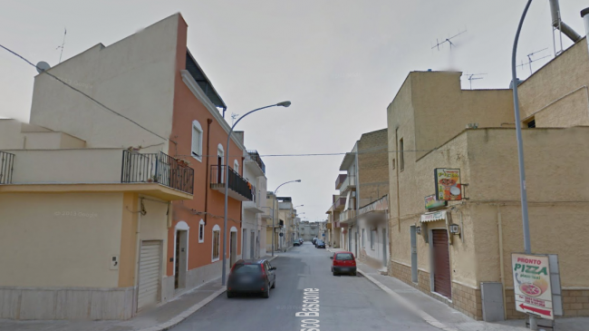 Mazara, via Bascone, sospetto fotografa ingressi delle case. I residenti chiamano i carabinieri.