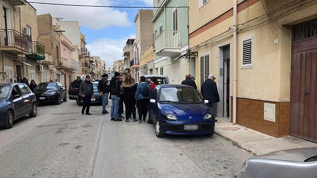 Ritrovati i corpi senza vita di un marito ed una moglie in via De Gasperi