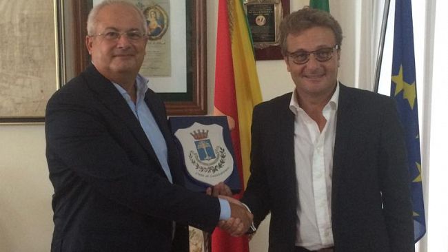 Il Sindaco Errante saluta il comandante provinciale dei Vigili del Fuoco