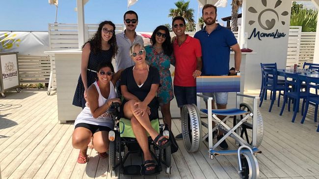 Tre Fontane, il Rotaract Mazara dona carrozzina mare alla UILDM per progetto “Mare senza barriere”