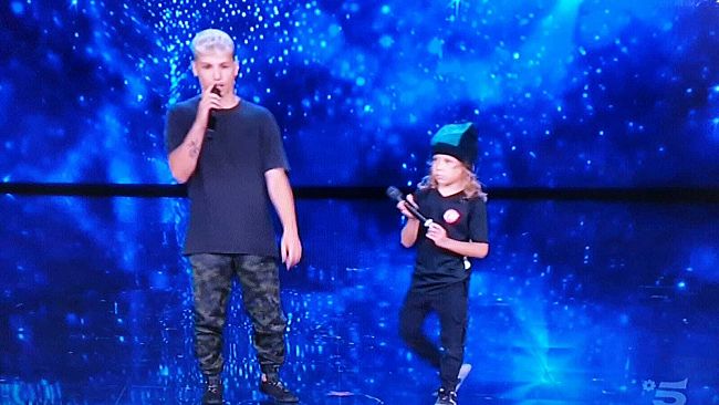 I due fratelli castelvetranesi Eros e Alessio Leone ieri sera a Tu Si Que Vales. Incantano il pubblico e i giurati