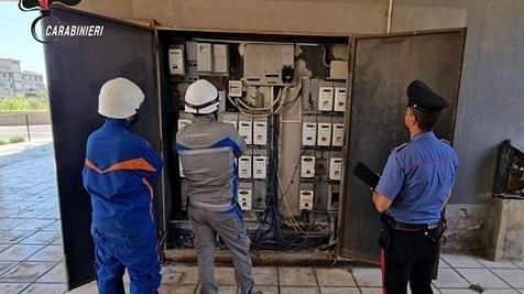 manomesso-il-contatore-per-rubare-energia-elettrica-tre-arrestati