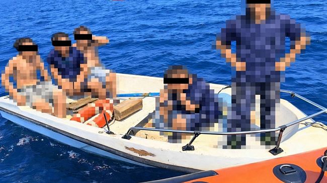 Paura al largo del porto: il mare mette in difficoltà cinque ragazzi