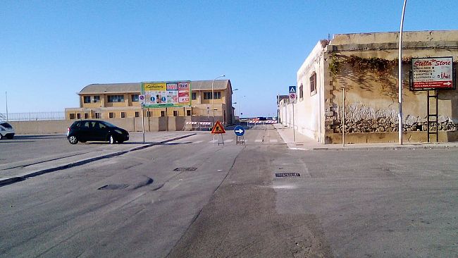 Trapani. Transenne in via Tunisi da settimane