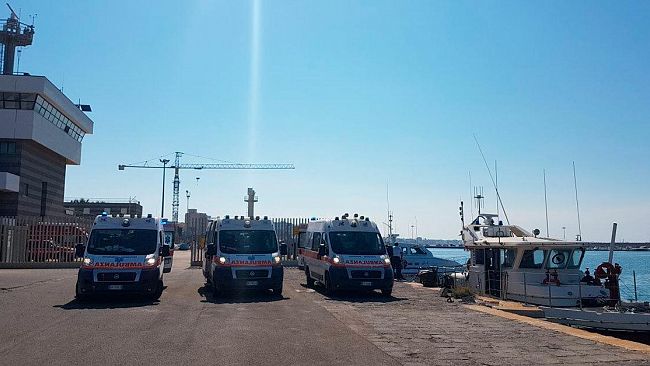 VIDEO – Mazara, recuperato il corpo di un altro pescatore disperso. Malore per alcuni sommozzatori