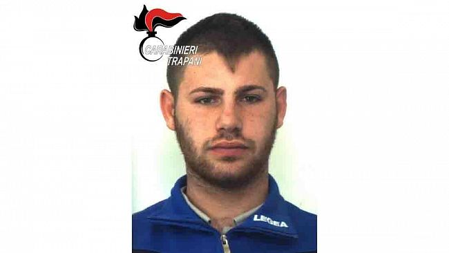 Trapani, arrestato dai Carabiniere ventenne per furto