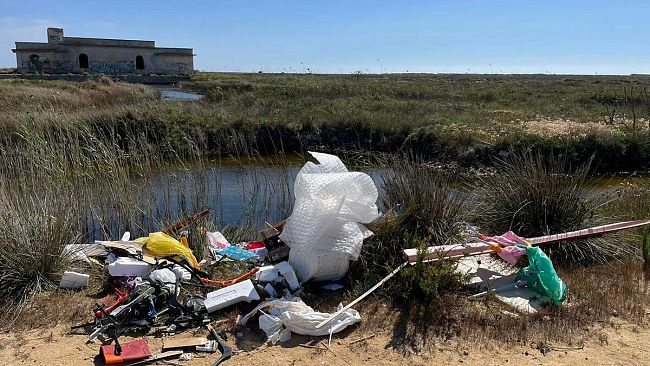 Oasi di Capo Feto, rifiuti di ogni genere: necessaria una bonifica straordinaria