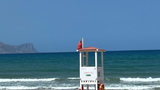 Alcamo Marina, madre e figlio in difficoltà in mare soccorsi da due bagnanti