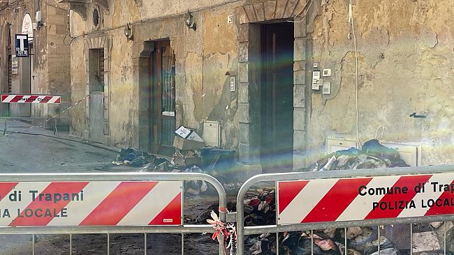 Trapani, terrore in via Corallai: fuoco in un immobile e famiglie sfollate