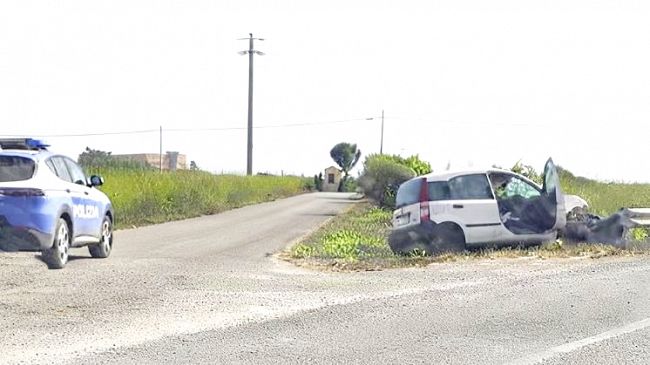 grave-incidente-sulla-litoranea-sud-di-petrosino-auto-si-schianta-contro-il-guardrail-sessantenne-in-codice-rosso