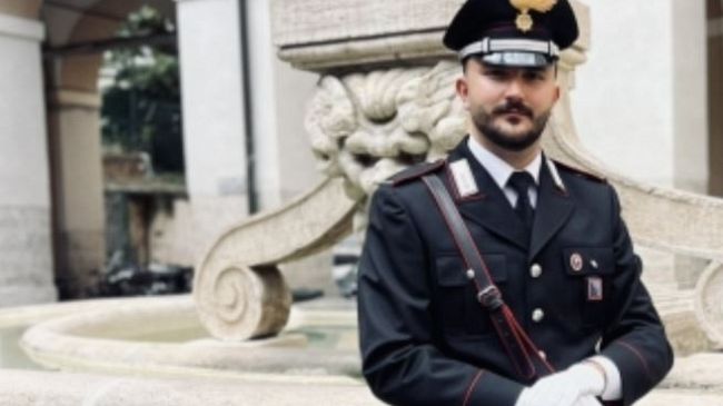Maresciallo originario di Petrosino salva un passeggero colto da grave malore sul volo Nizza-Roma