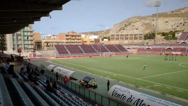 Trapani, stadio vietato a due tifosi granata: a una donna per 6 anni e a un uomo per 4 anni 