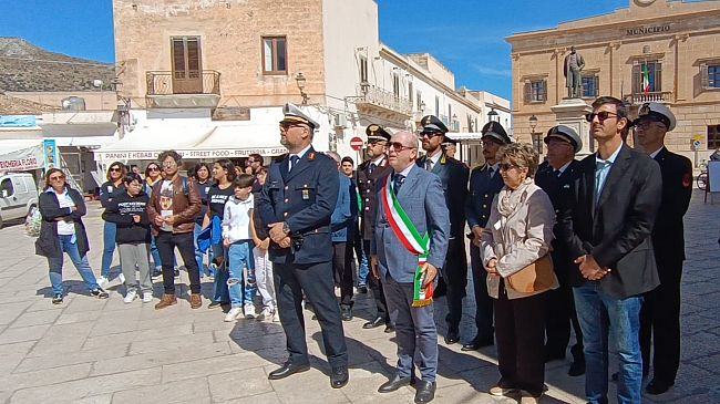 Commemorate a Favignana le 101 vittime del bombardamento del 6 maggio del 1943