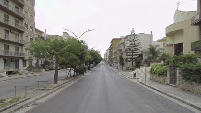 Alcamo, donna investita in viale Europa, trascinata dall'auto ma non è in pericolo