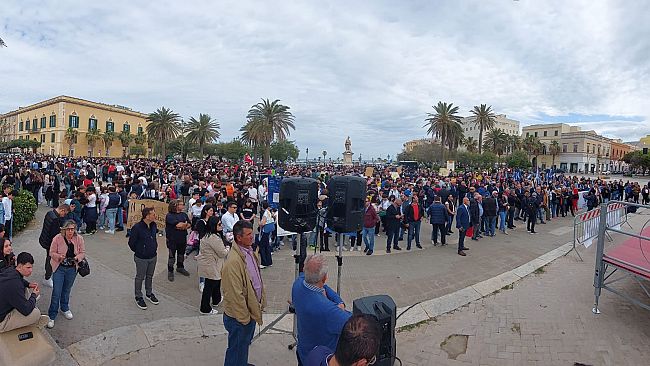 Trapani, studenti in piazza per dire no ai rifiuti radioattivi